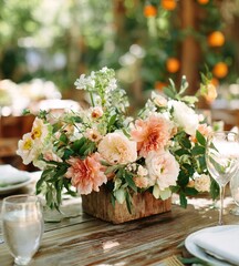 Obraz premium Beautiful floral arrangement on a rustic wooden table outdoors