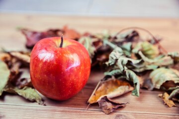 Apple and leaves on table © vectorfusionart