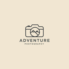 Stylized minimalist logo of a camera with mountain peaks inside, perfect for adventure photography branding. Clean, bold, and ideal for outdoor-themed businesses.