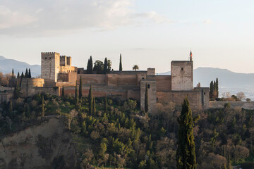 Obraz premium This is a night view of the Alhambra Palace in Granada, Spain.
