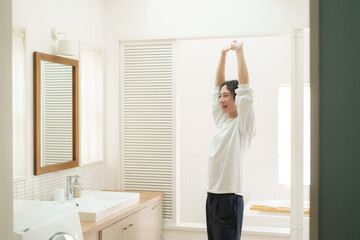 ストレッチをする男性