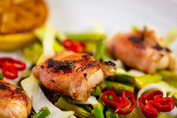 Calamari with salad and red peppers