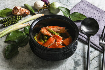 Prawn with asparagus and spices