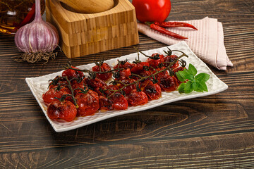 Baked cheeryy momatoes with olive oil