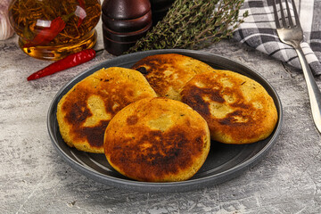 Georgian cuisine - Corn bread Mchadi