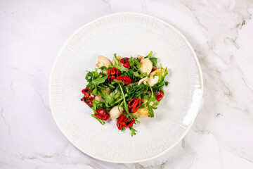 Calamari with salad and red peppers