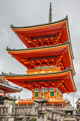 Obraz premium View at the Sanjunoto Pagoda in Kiyomizu-dera in the streets of Kyoto in Japan