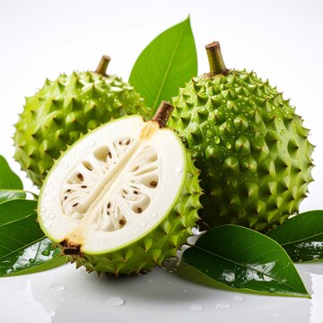 Corossol ou cachiment, isol&eacute; sur fond blanc avec gouttes de rosée. Generated image