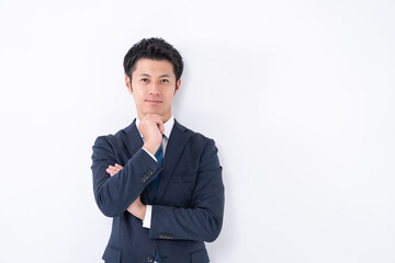 ビジネス　悩む男性