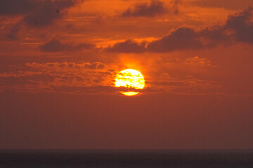 El suspiro del día: colores que se desvanecen al atardecer

The Day’s Last Breath: Fading Colors of Sunset