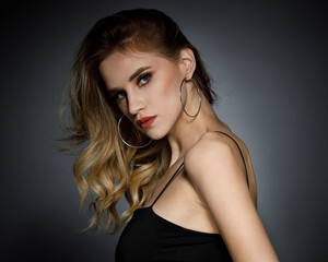 Naklejka premium Beauty portrait of young beautiful woman against dark grey background