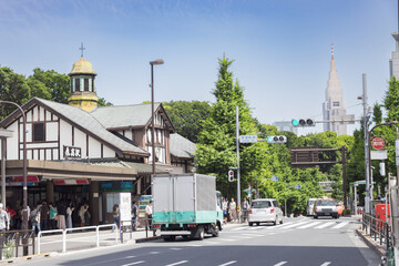 2017年頃の明治通りから見た原宿駅