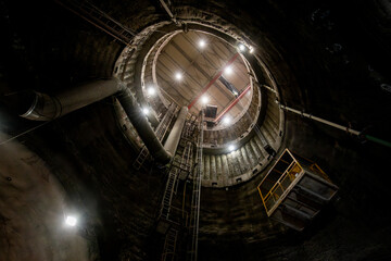 Obraz premium Tour of the excavated stations Olbrachtova and Pankrac D and the adjacent line tunnels. Behind the scenes of the construction of the first section of the D metro. Underground part, excavation.
