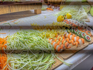 Flickering LED or fluorescent lighting above vegetables causes eye strain and visual discomfort,...