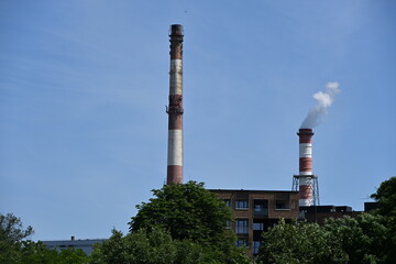 elektrociepłownia Wrocław Polska miasto kominy czerwono białe dym © Miroslaw