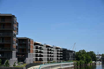 nowoczesne osiedle mieszkalne balkony nad kanałem Odra Wrocław © Miroslaw