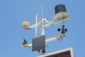 Weather station automatic measurement of weather parameters