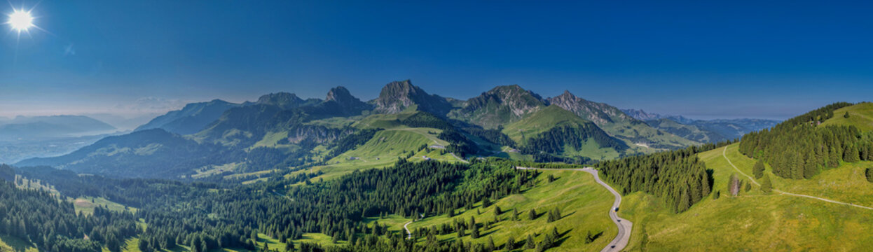 Blick ins Gantrischgebiet, Gurnigel, Kanton Bern, Schweiz, Luftaufnahme,  Juni 2025
