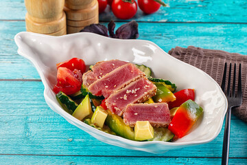 Salad with tuna tataki and avocado