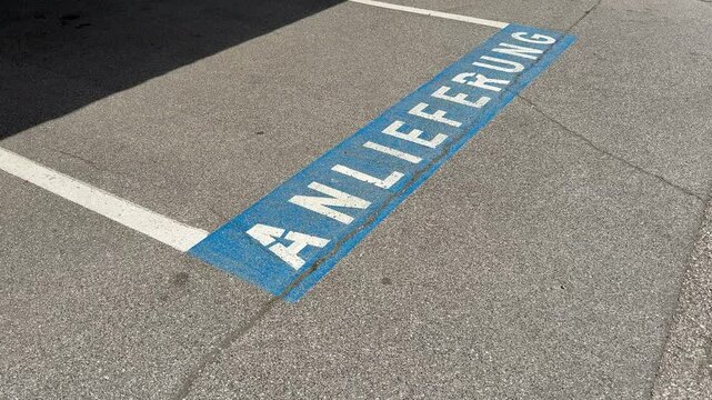 delivery sign on parking space in german