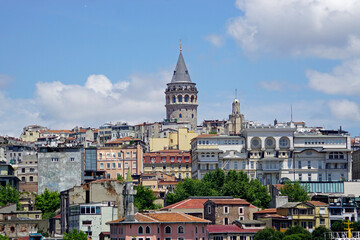 Obraz premium waterfront view of galata tower in istanbul