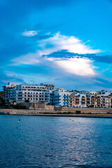 Fototapeta premium Sunset and Skyine Reflection on the Ocean