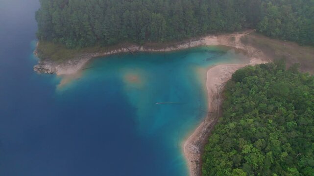 Cinco Lagos &ndash; Vista a&eacute;rea en dron del Parque Nacional Lagunas de Montebello, Chiapas