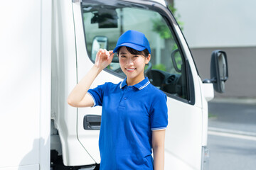 ドライバーの若い女性