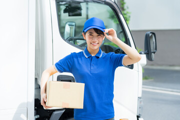 ドライバーの若い女性