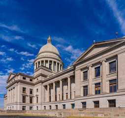 Obraz premium Sunny exterior view of the historical Arkansas State Capitol building