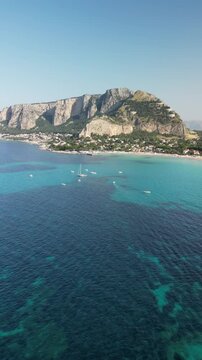 Plaża Di Mondello - Palermo - Sycylia - Włochy - jedna z najpiękniejszych plaż na wyspie nagrana dronem w wysokiej jakości