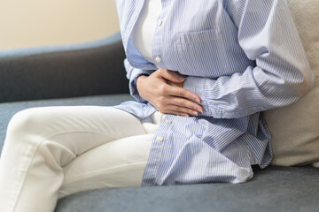 woman have stomach pain from menstruation