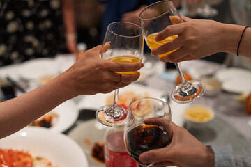 The moment of toasting at the banquet