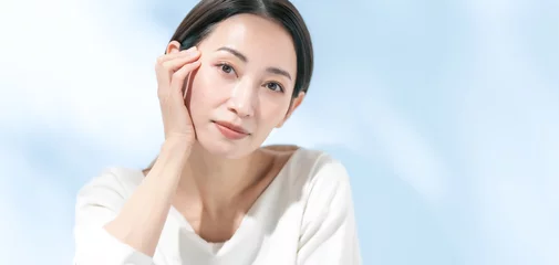  女性 © naka