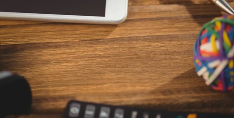 Mobile phone with rubber band ball on table