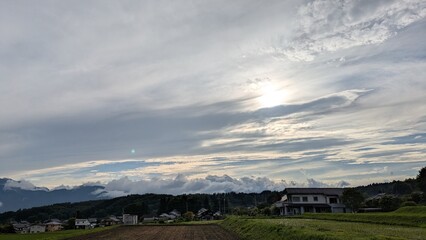 Obraz premium 夕日に染まった空と雲