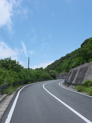 カーブ 山道