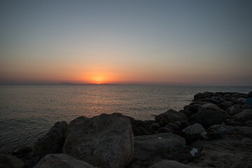 Wschód słońca nad morzem egejskim w Paralia Katerinis Grecja