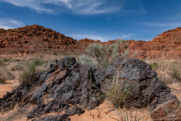 Santa Clara lava flow / basalt (Qbs) with Navajo Sandstone (Lower Jurassic), Jenny's Canyon Trail
,...