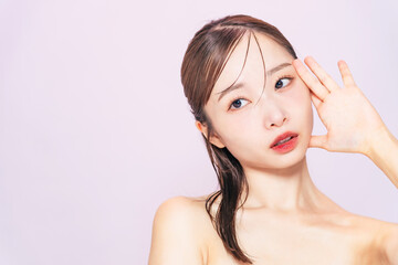 女性の美容ポートレート　スキンケア　コスメ
