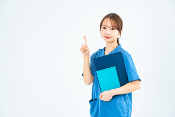 おすすめするスクラブを着た女性　看護師　介護士