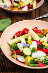 A salad of white asparagus.