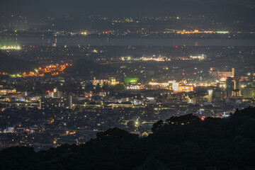 Naklejka premium 日本の岡山県倉敷市の種松山から見た美しい夜景