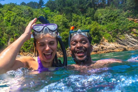Happy couple snorkeling and enjoying summer vacation in tropical sea - Powered by Adobe