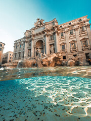 Fototapeta premium Coins Underwater During A Sunny Day At The Trevi Fountain 