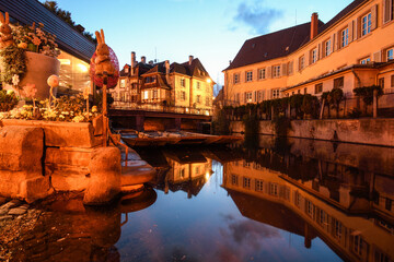 Saint-Leon fountain in Eguisteim at dusk