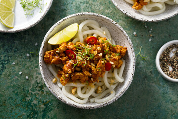 Chicken noodles with peanut and lime