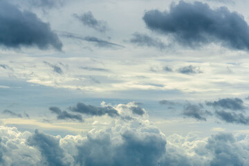 6月の空　朝の曇り空と印象的な雲02