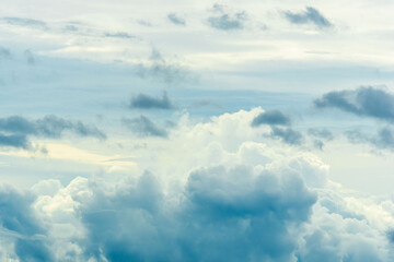 6月の空　朝の曇り空と印象的な雲07
