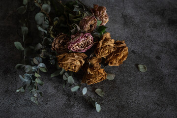質感のある薔薇のドライフラワー、クローズアップ